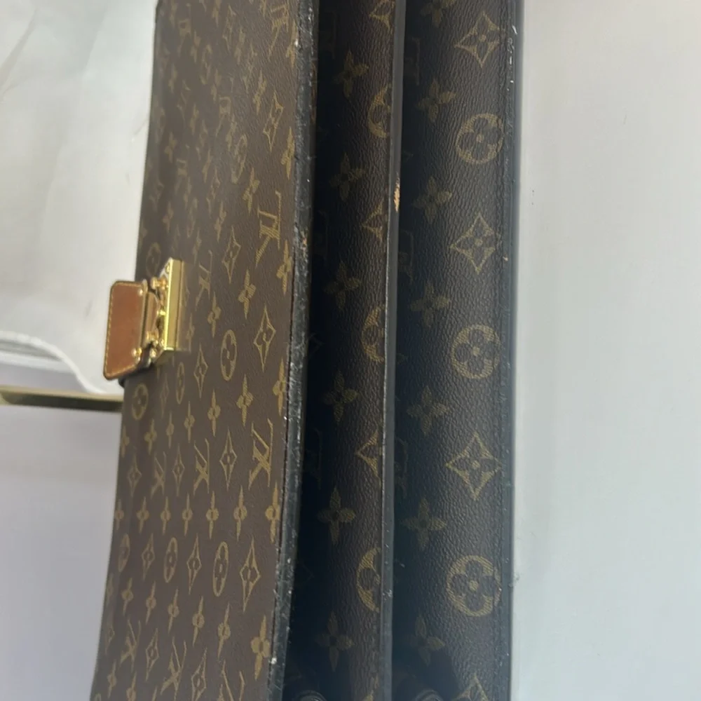 Louis Vuitton Serviette Conseiller Monogram Brown